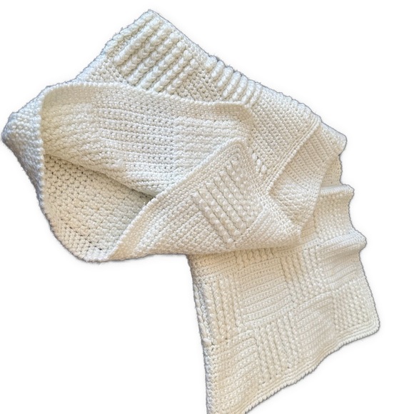 Gorgeous vintage baby blanket knit hand knit custom vanilla creamy soft blankie - Picture 2 of 7